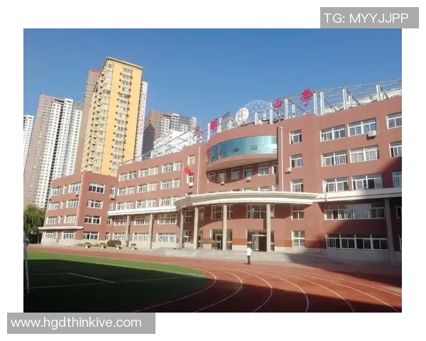 于德豪的奋斗故事与人生哲学探讨：从平凡到卓越的成长之路